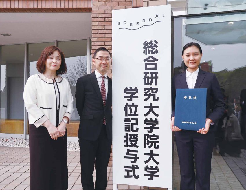 左から齋藤教授、木越教授、伊藤さん